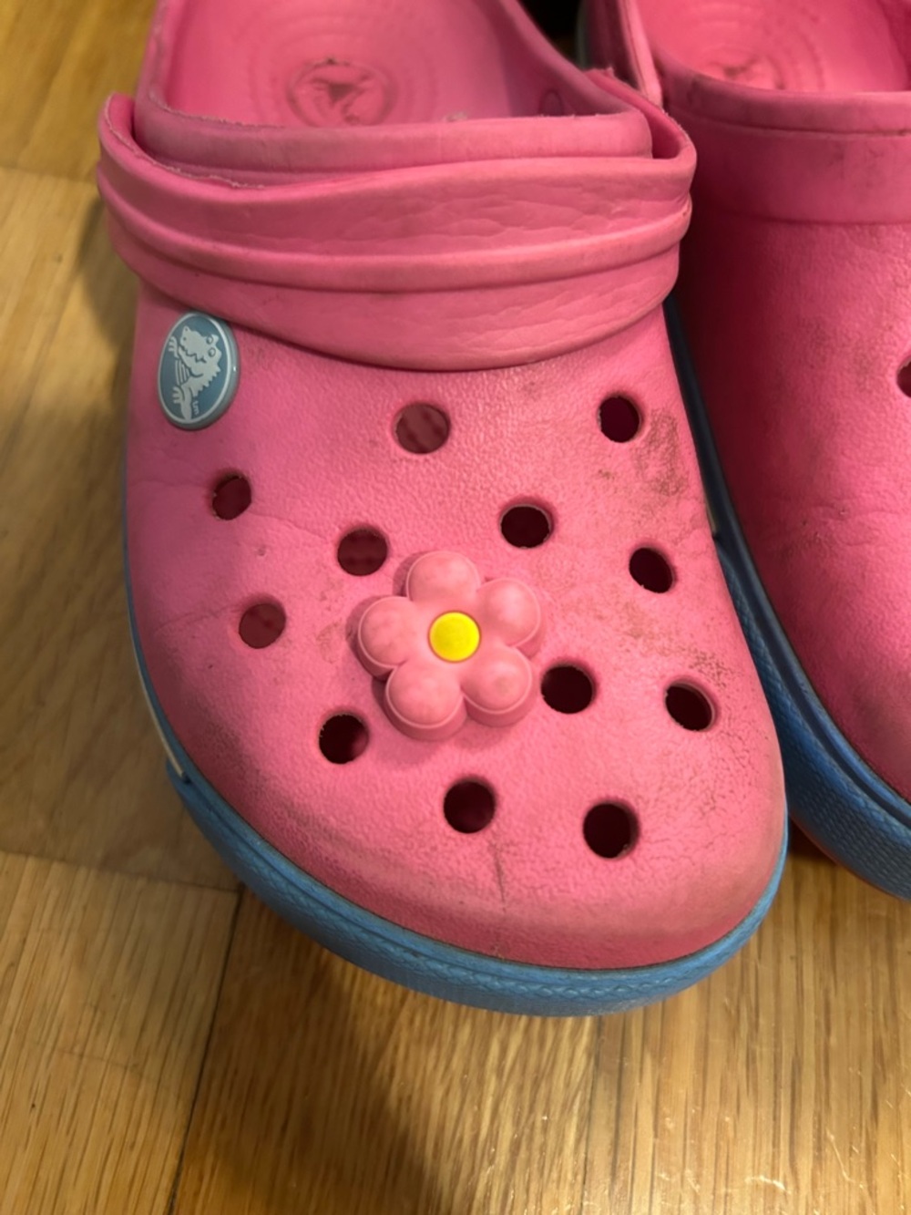 Girl’s pink Croc slip on waterproof clogs - Picture 3 of 10